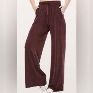 Never Worn LULULEMON Principal wide leg Dancer Pants in Midnight Maroon, size 6